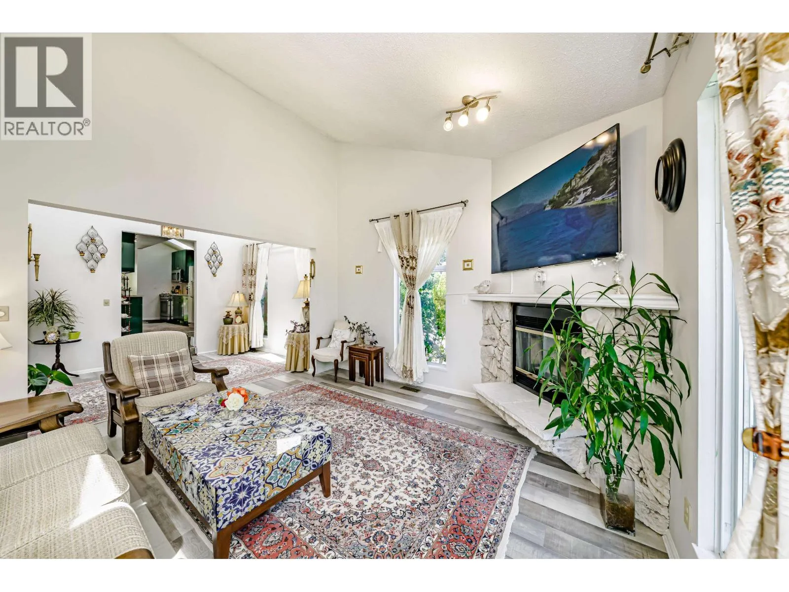 1472 VILLAGE GREEN WYND