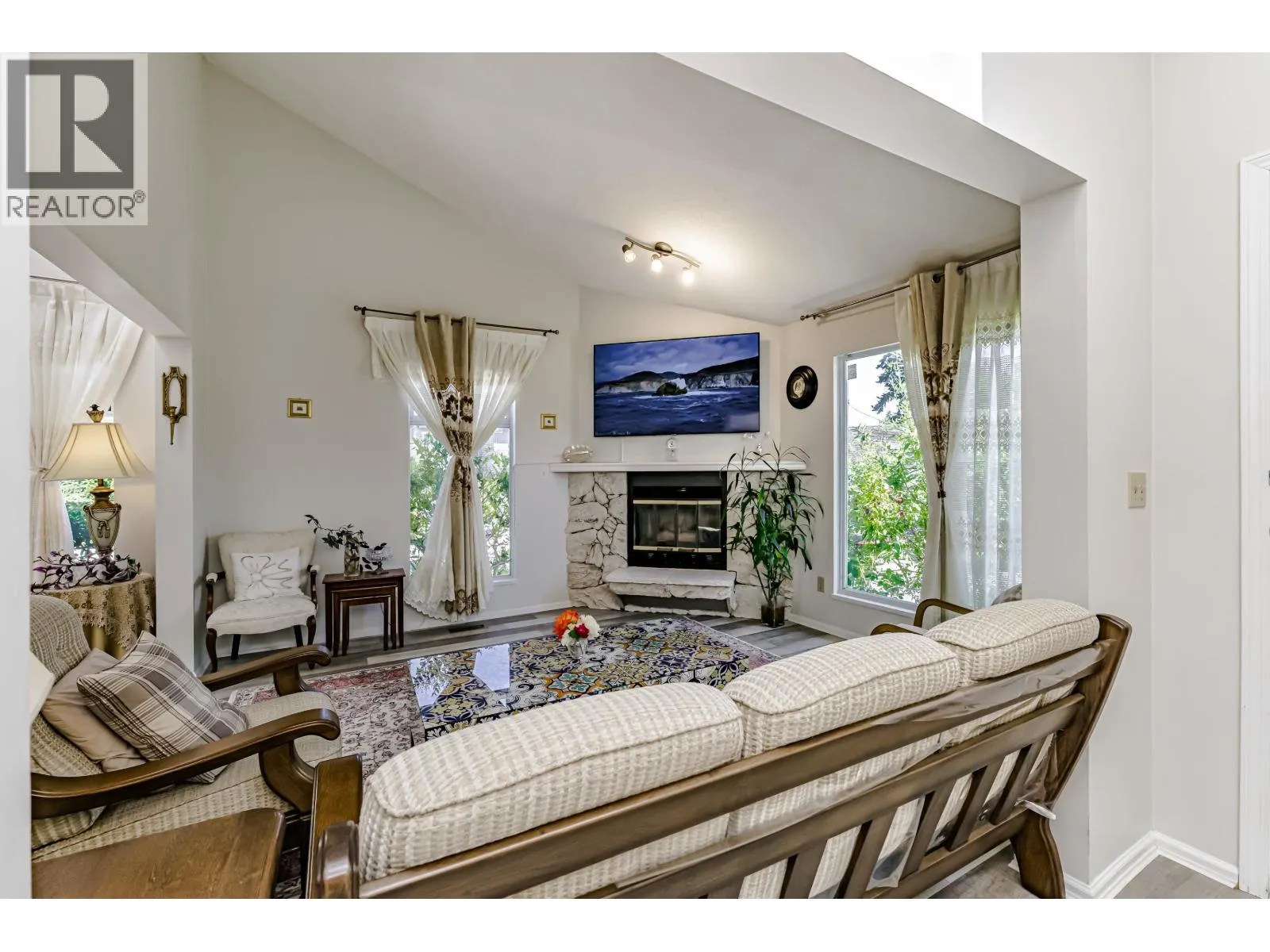 1472 VILLAGE GREEN WYND