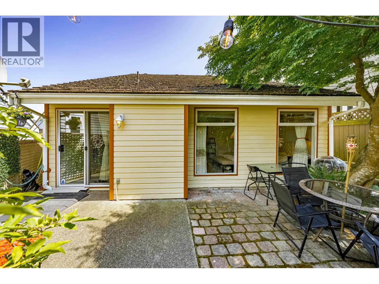 1472 VILLAGE GREEN WYND