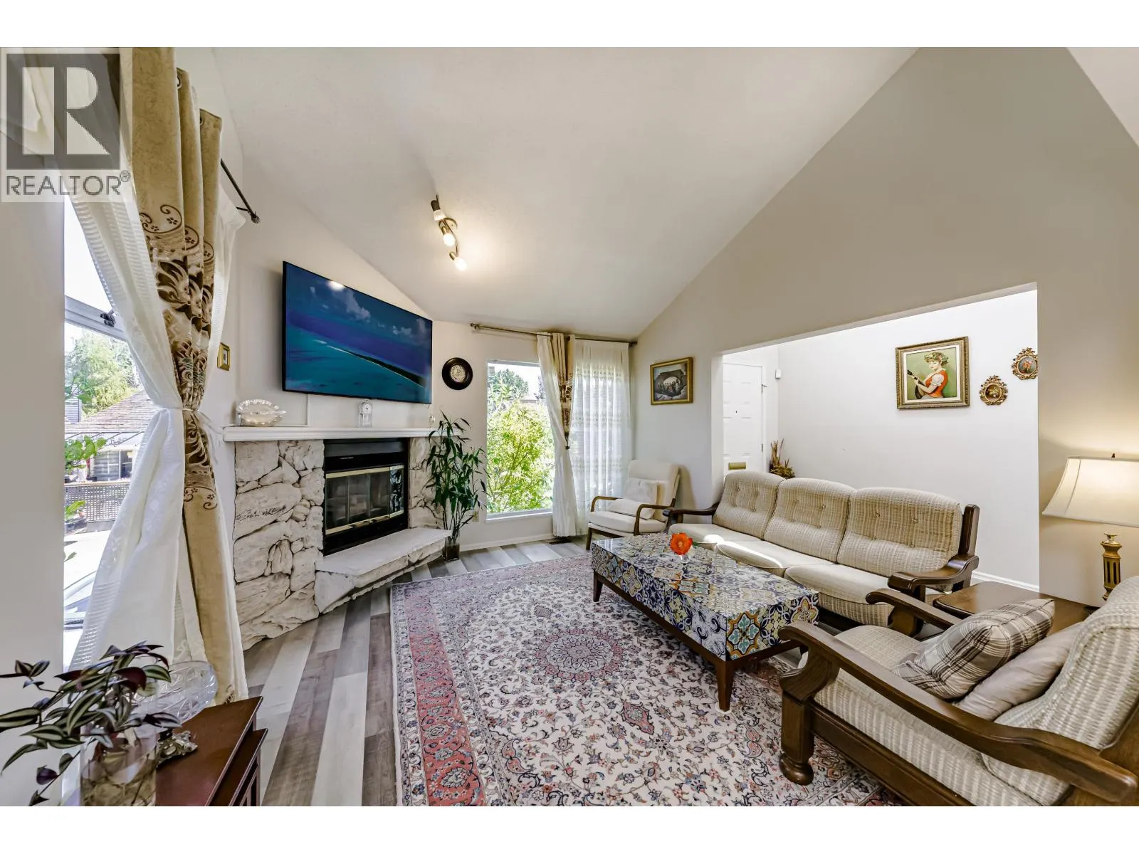 1472 VILLAGE GREEN WYND