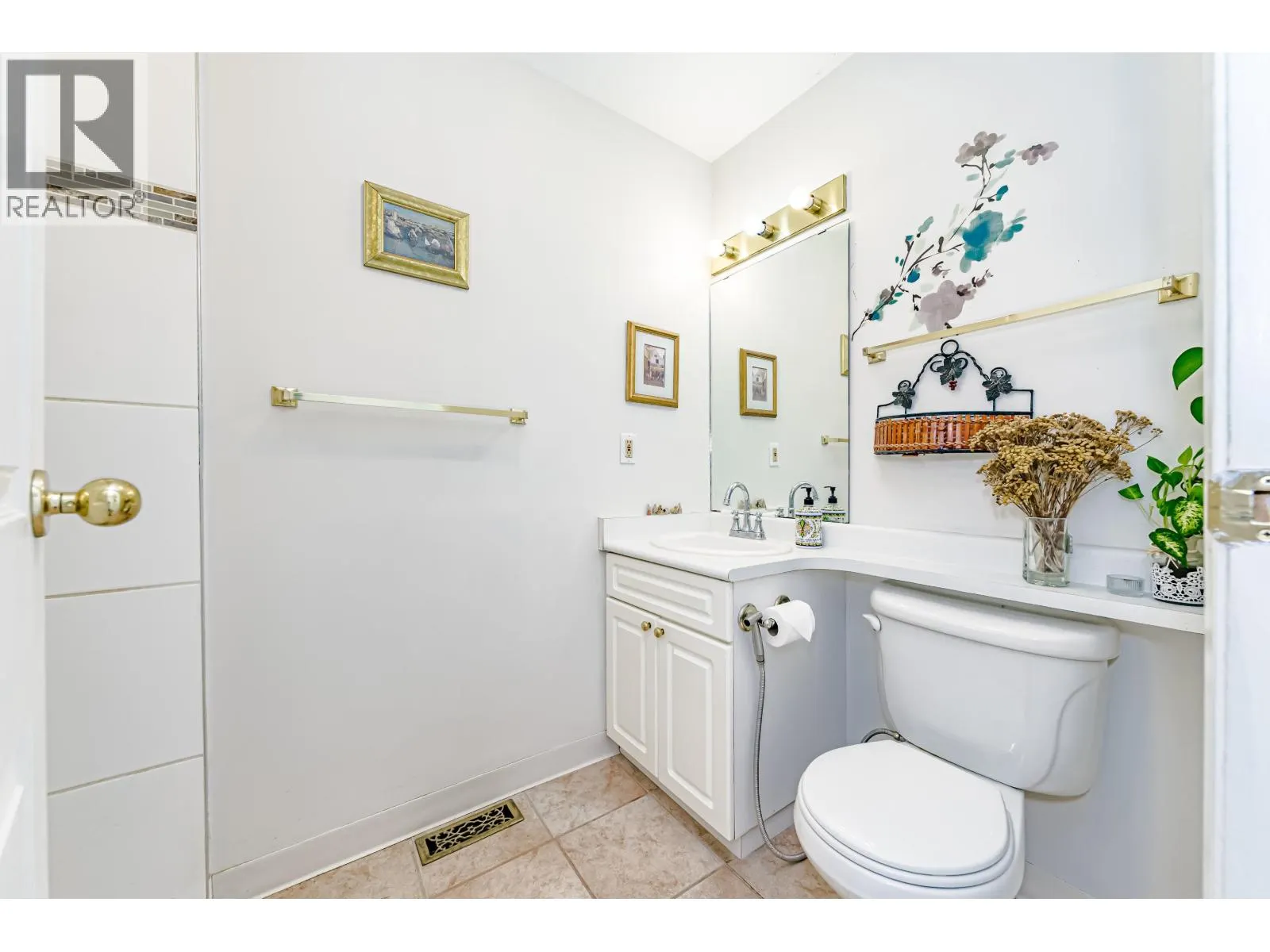 1472 VILLAGE GREEN WYND