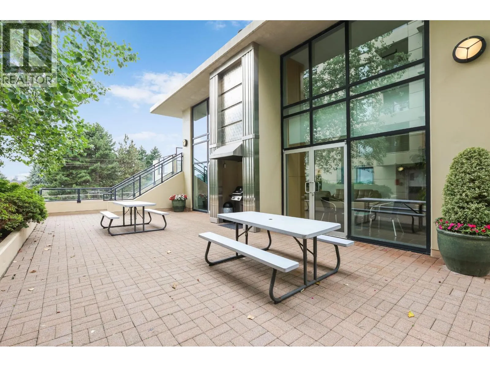 802 9188 HEMLOCK DRIVE