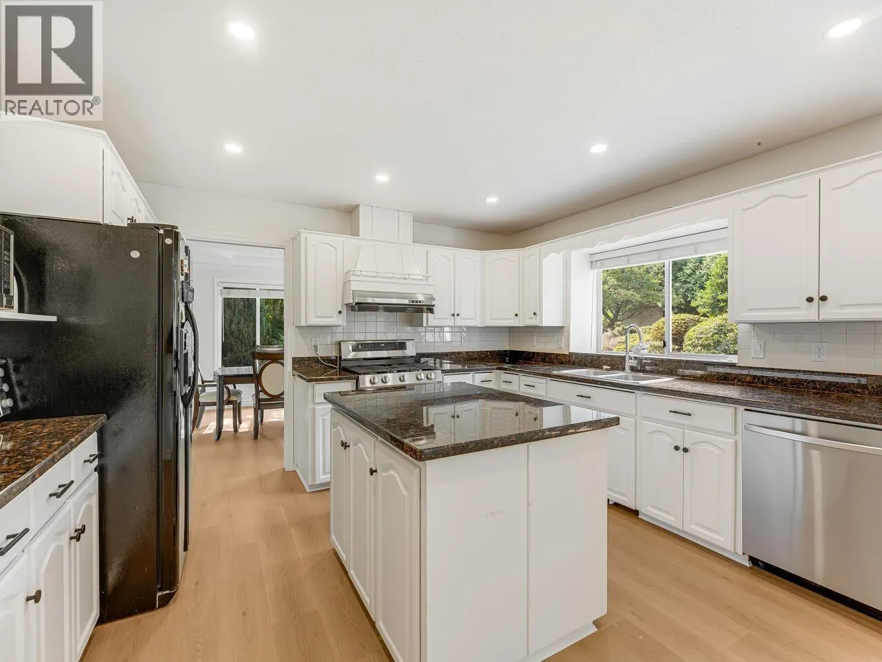 736 CLEARWATER WAY