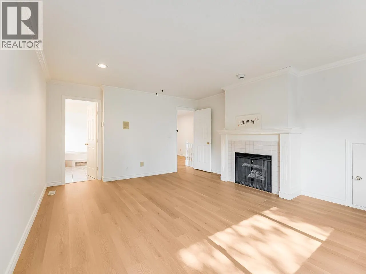 736 CLEARWATER WAY