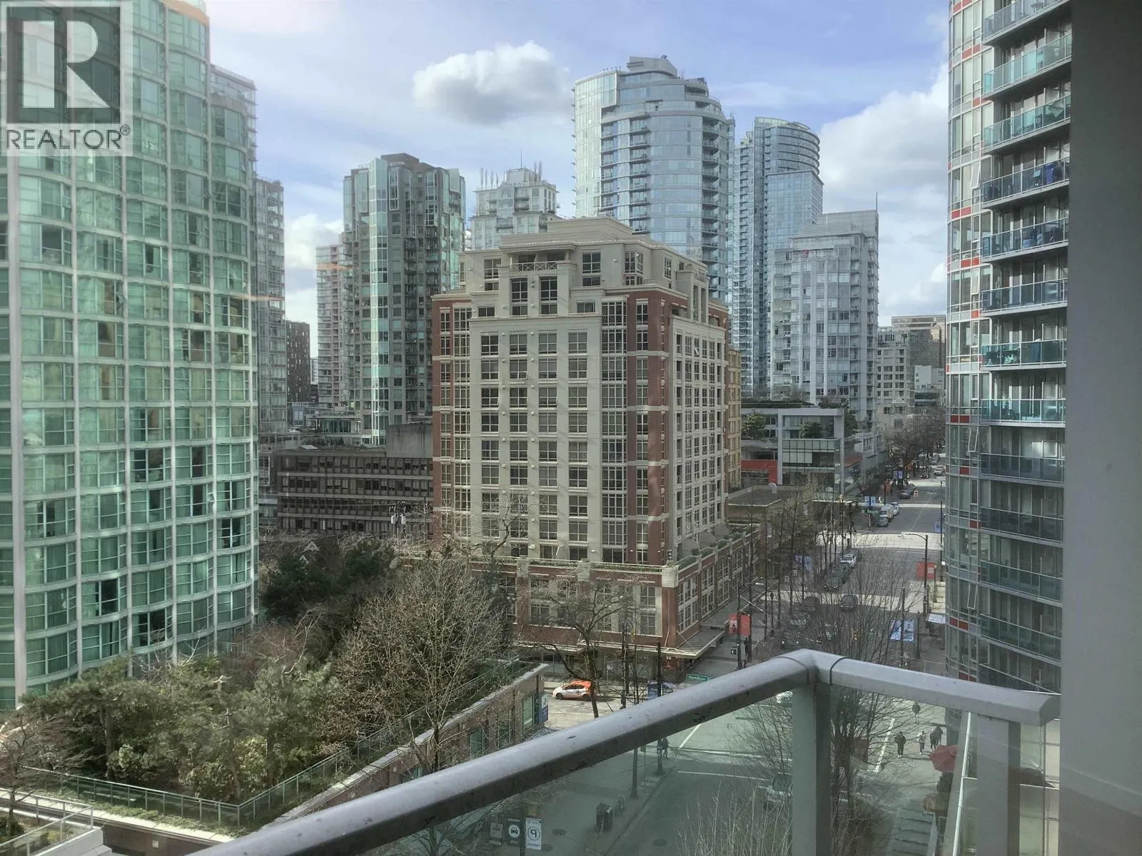 1108 233 ROBSON STREET
