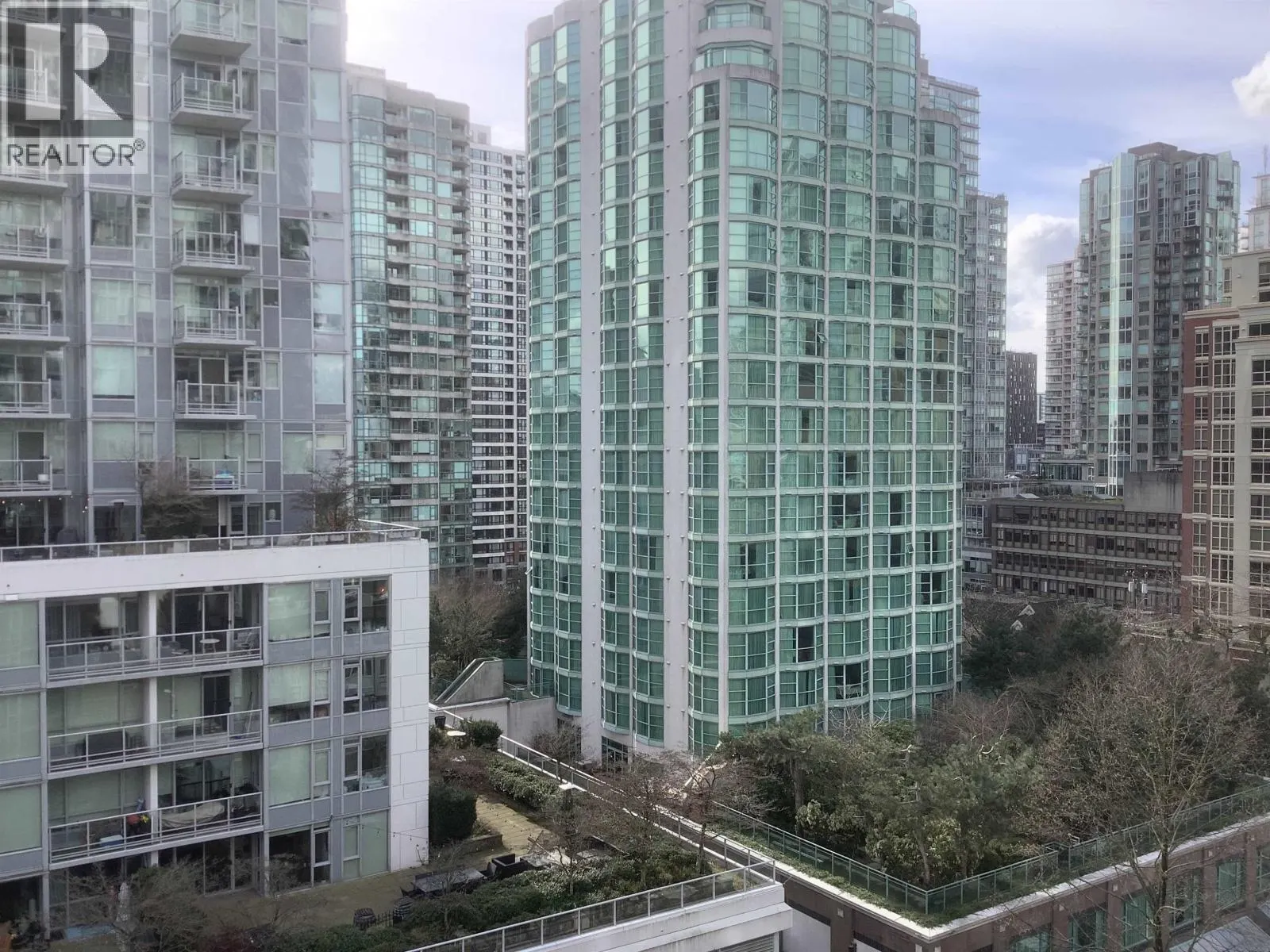 1108 233 ROBSON STREET