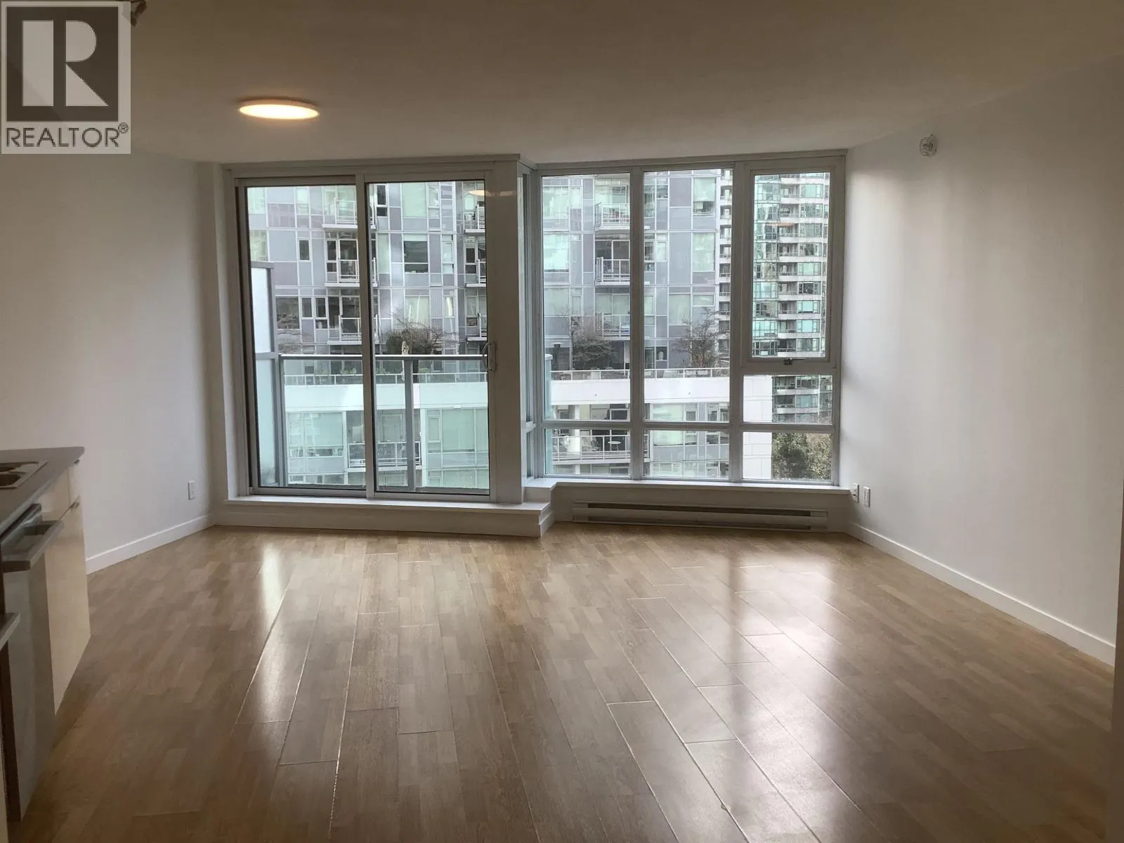 1108 233 ROBSON STREET