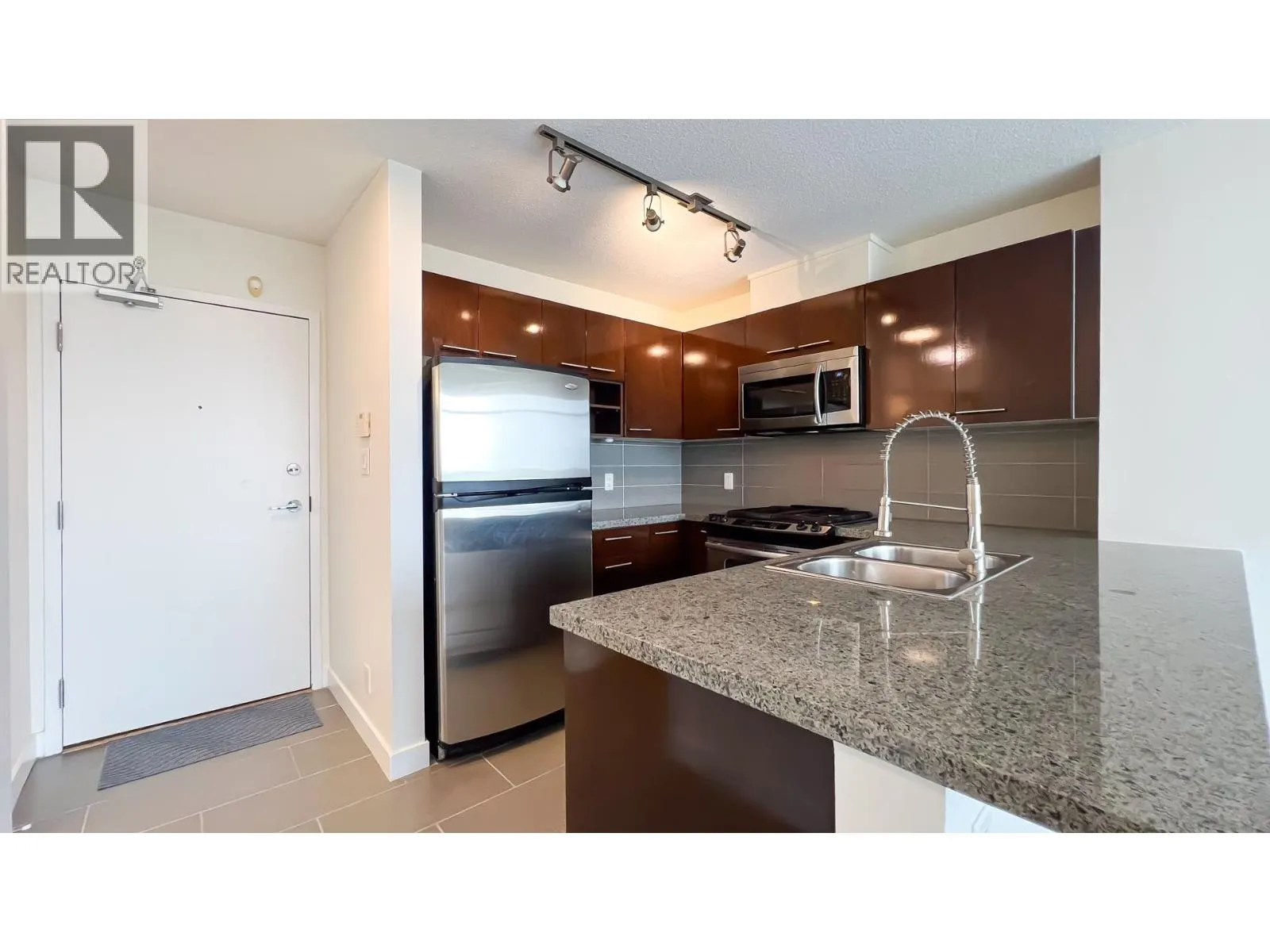 1207 9171 FERNDALE ROAD