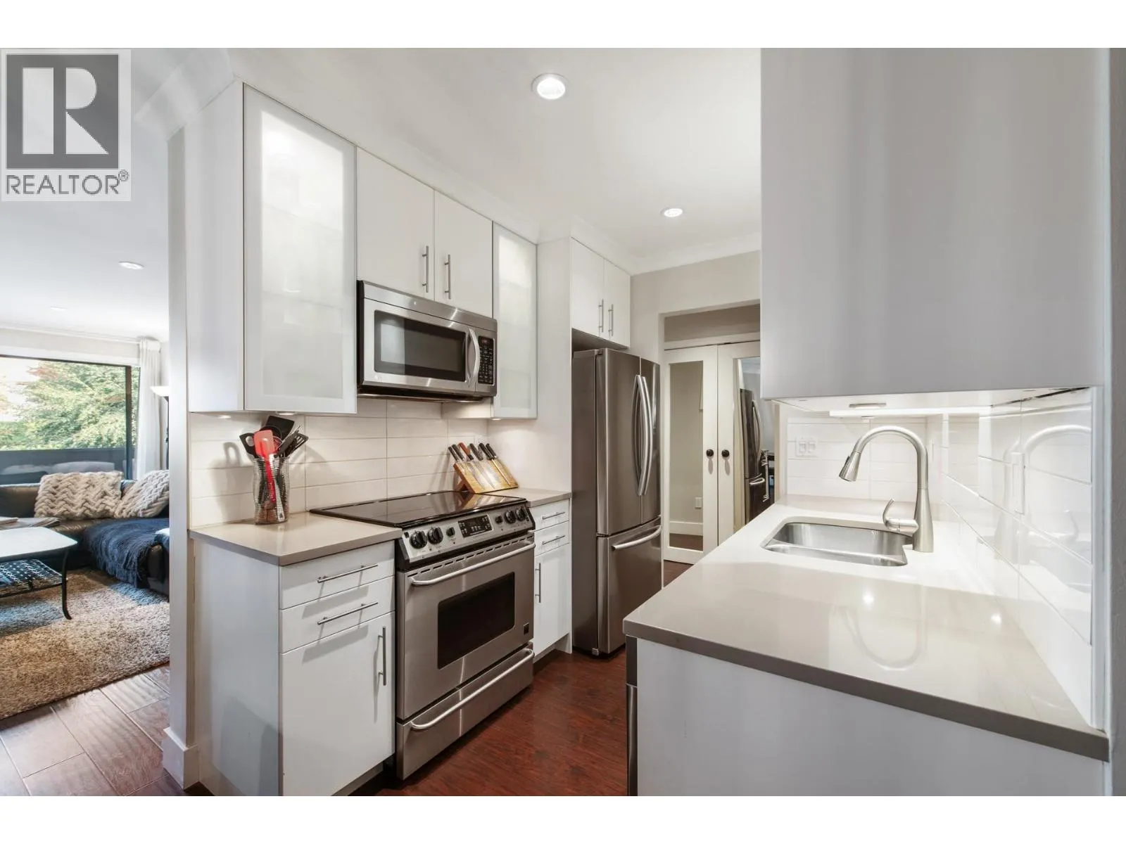 204 341 W 3RD STREET
