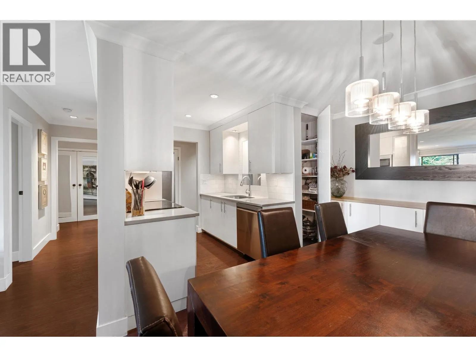 204 341 W 3RD STREET