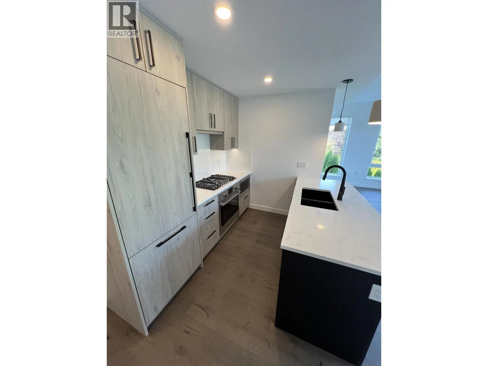 305 6859 CAMBIE STREET