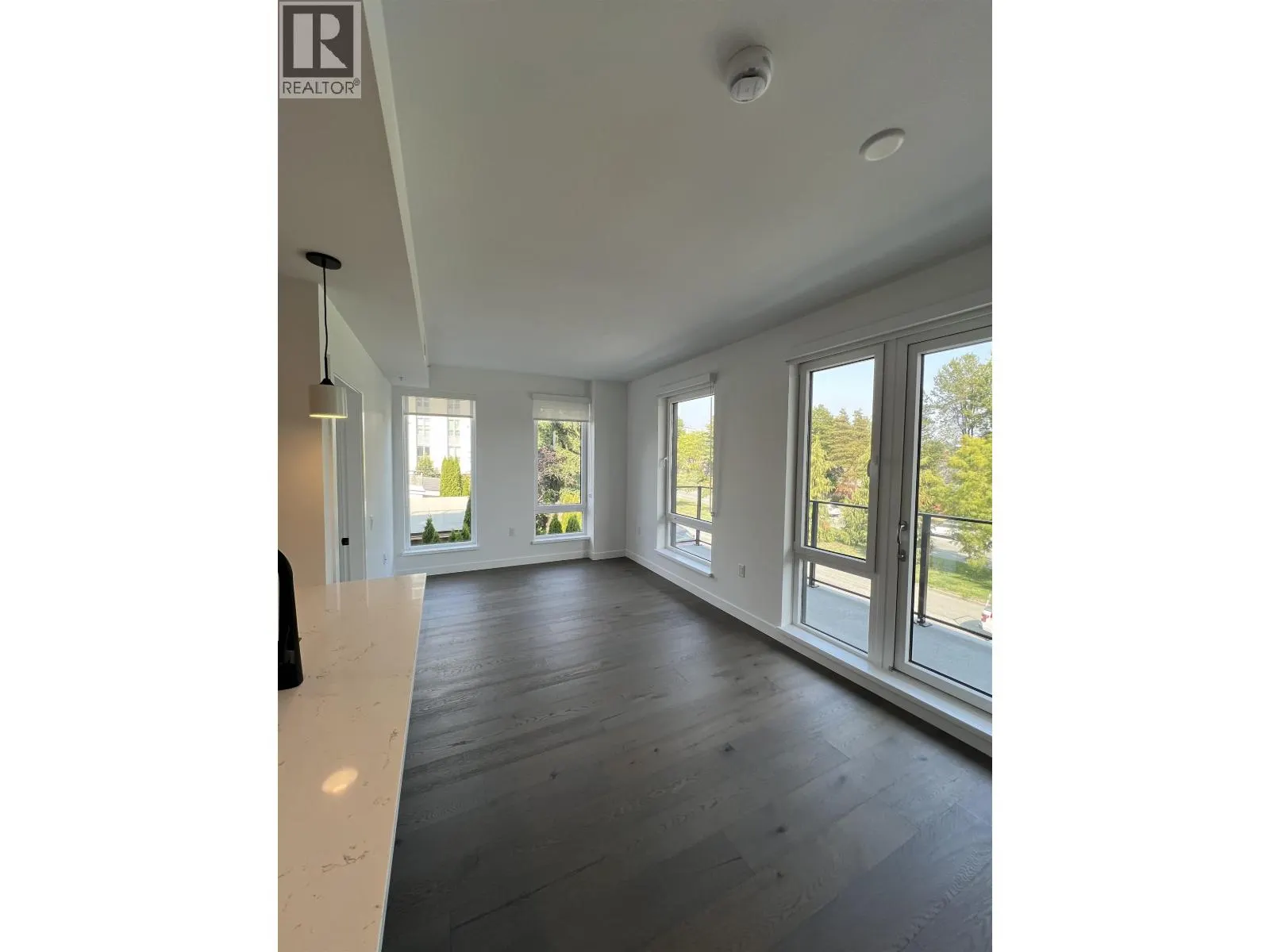 305 6859 CAMBIE STREET