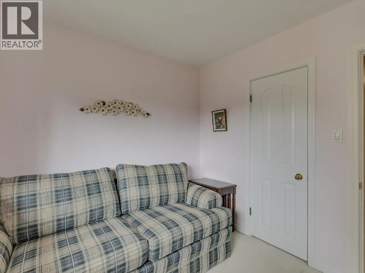 443 GLENCOE DRIVE