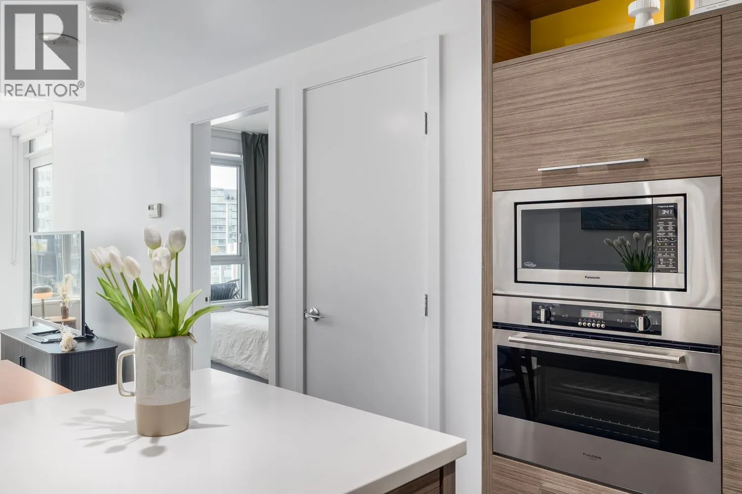 906 7488 LANSDOWNE ROAD