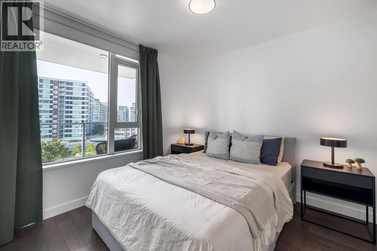 906 7488 LANSDOWNE ROAD