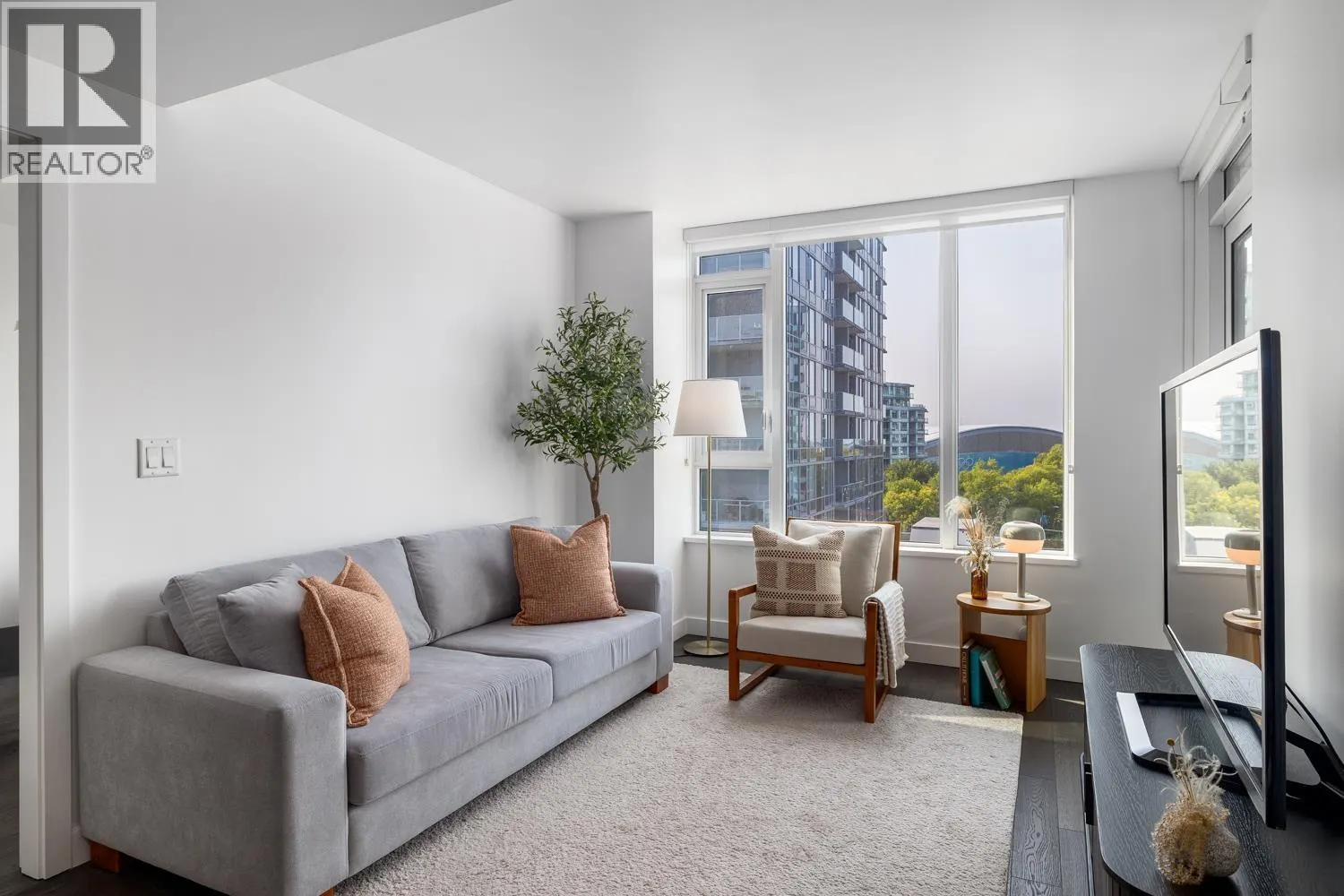 906 7488 LANSDOWNE ROAD