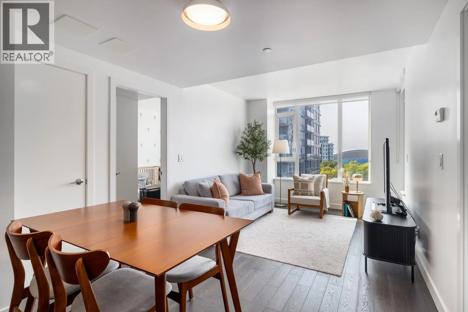 906 7488 LANSDOWNE ROAD