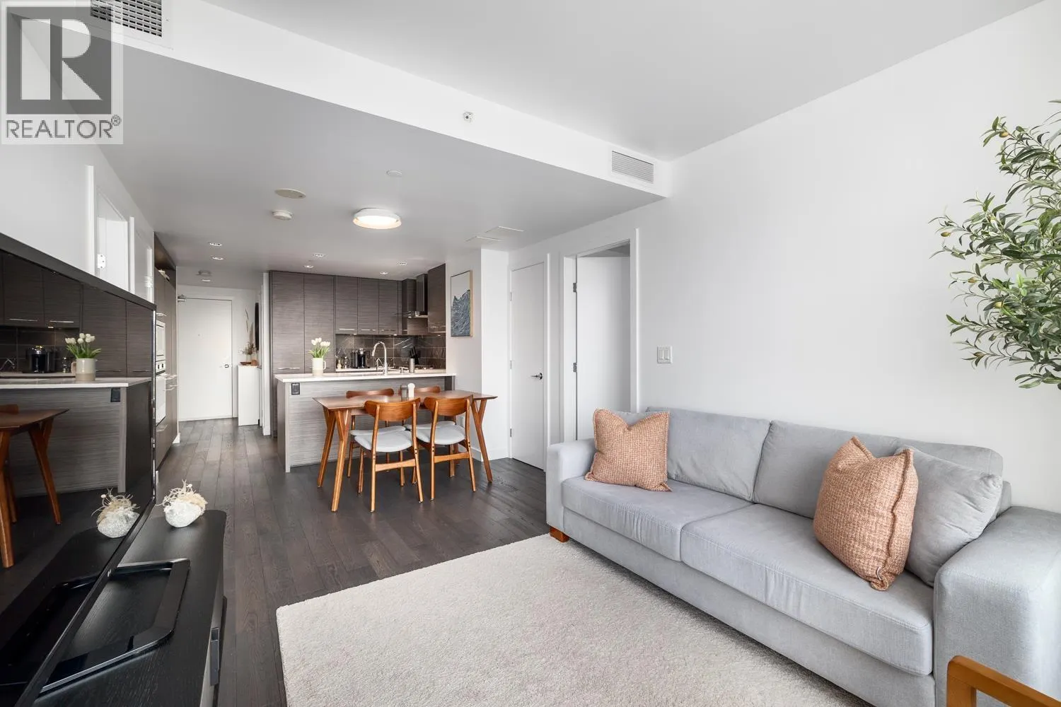 906 7488 LANSDOWNE ROAD