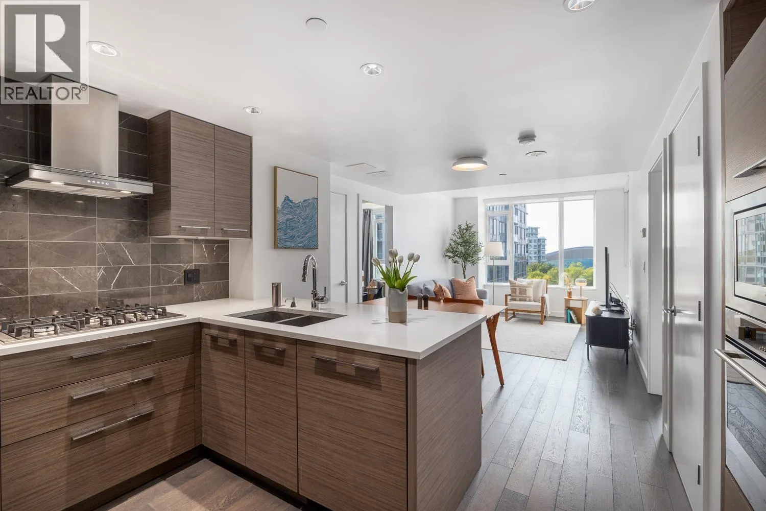 906 7488 LANSDOWNE ROAD