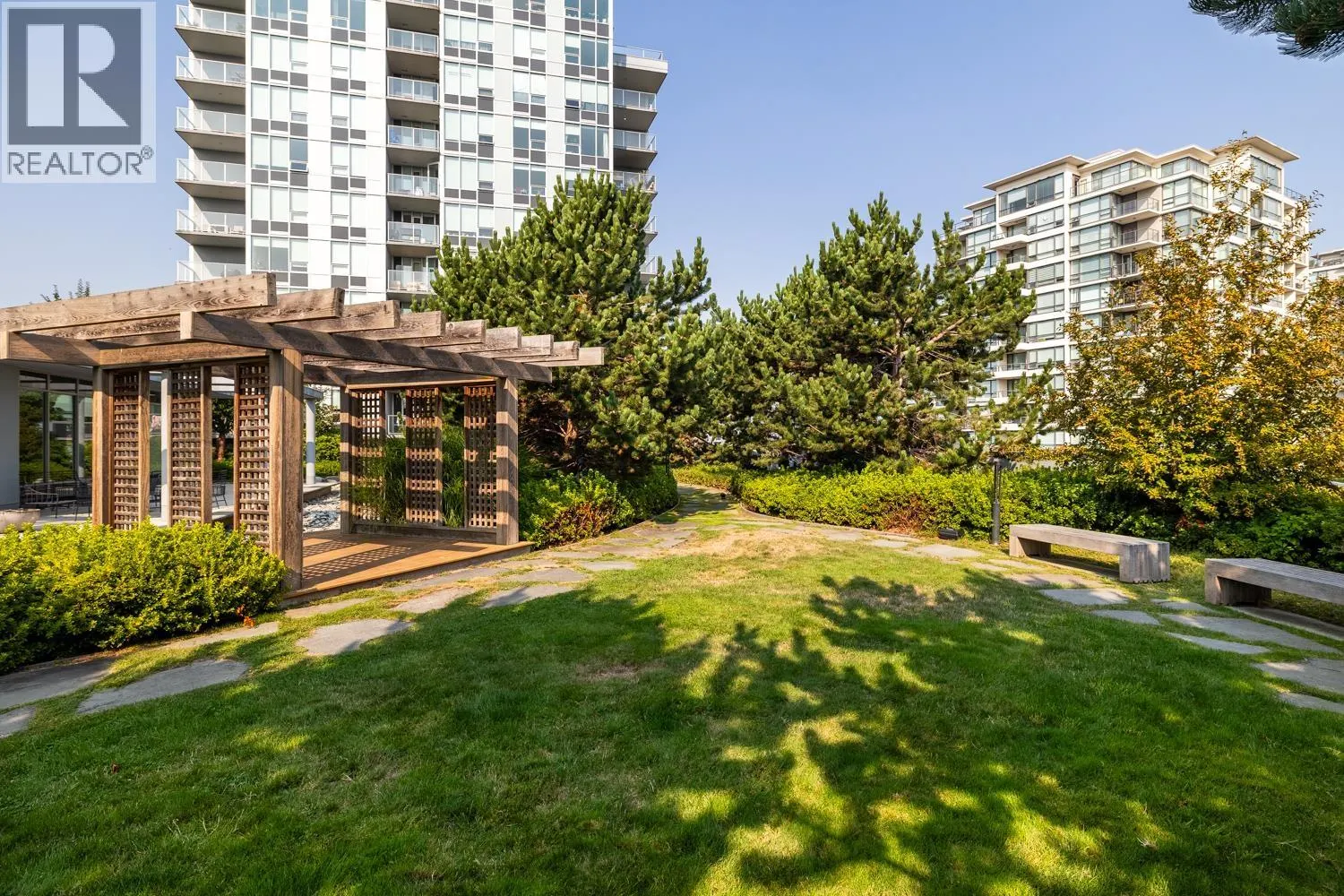 906 7488 LANSDOWNE ROAD