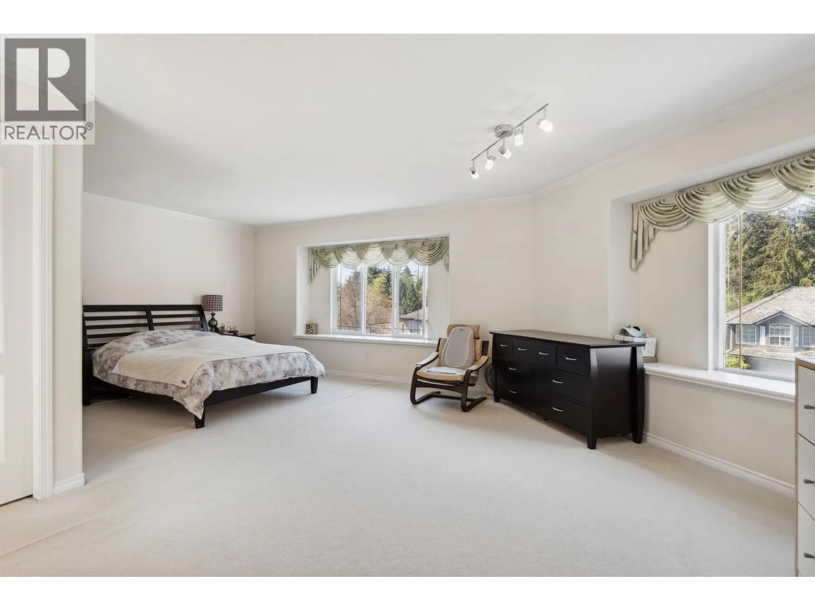 2525 SAPPHIRE PLACE