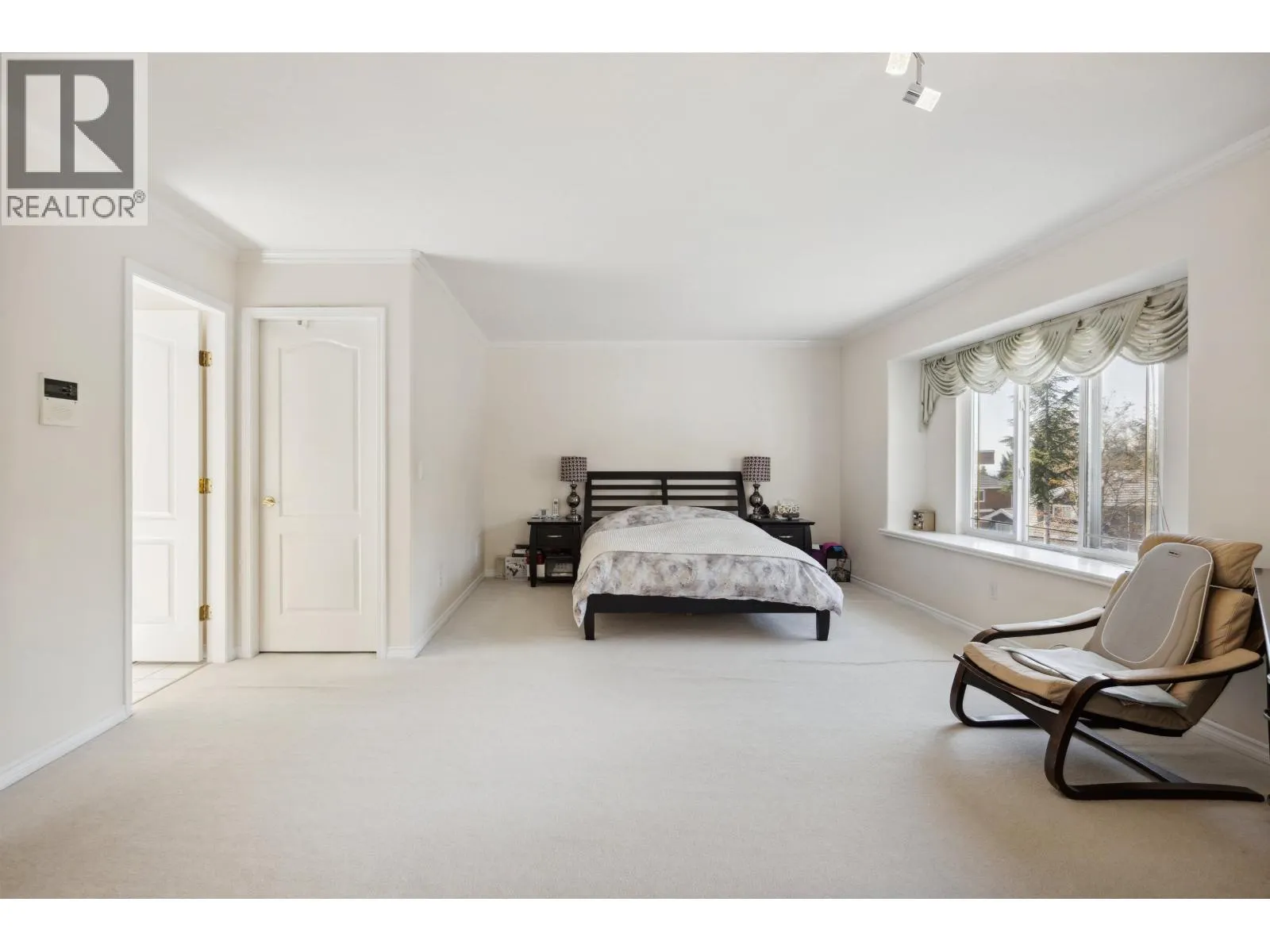 2525 SAPPHIRE PLACE