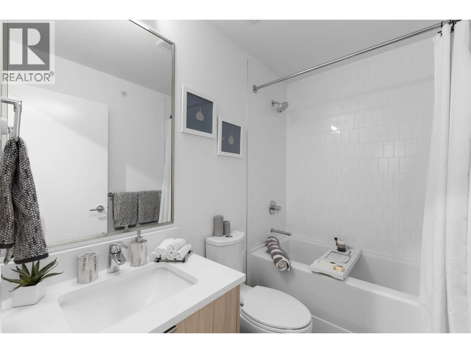 26 2560 PITT RIVER ROAD