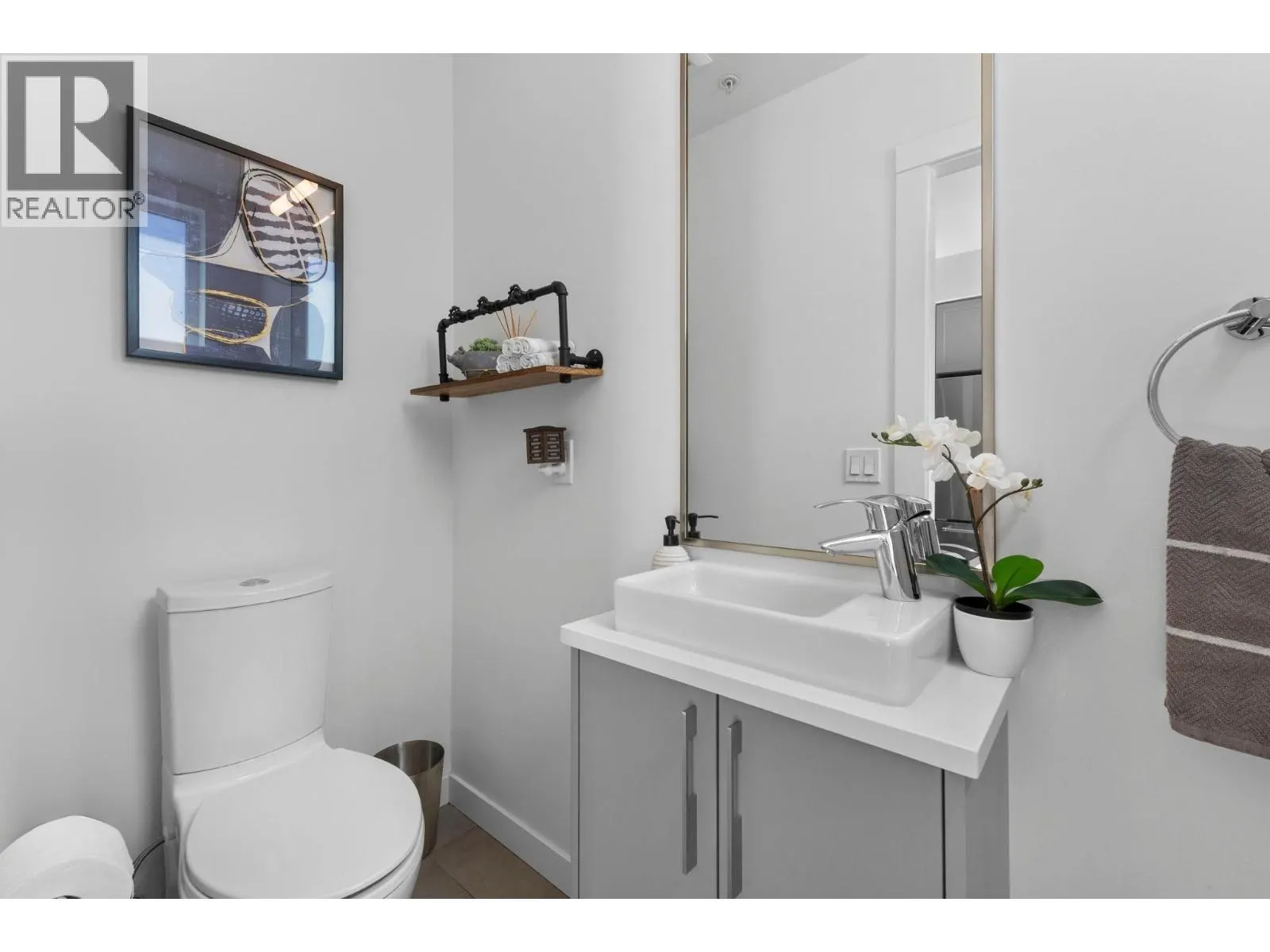 26 2560 PITT RIVER ROAD