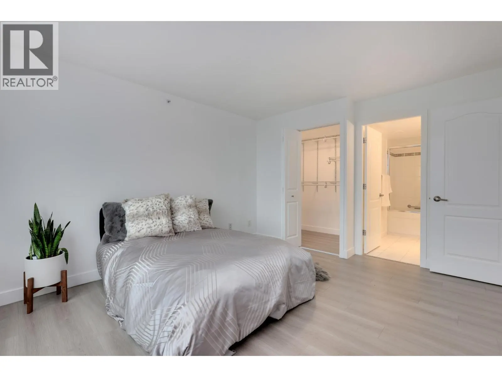 1803 6622 SOUTHOAKS CRESCENT