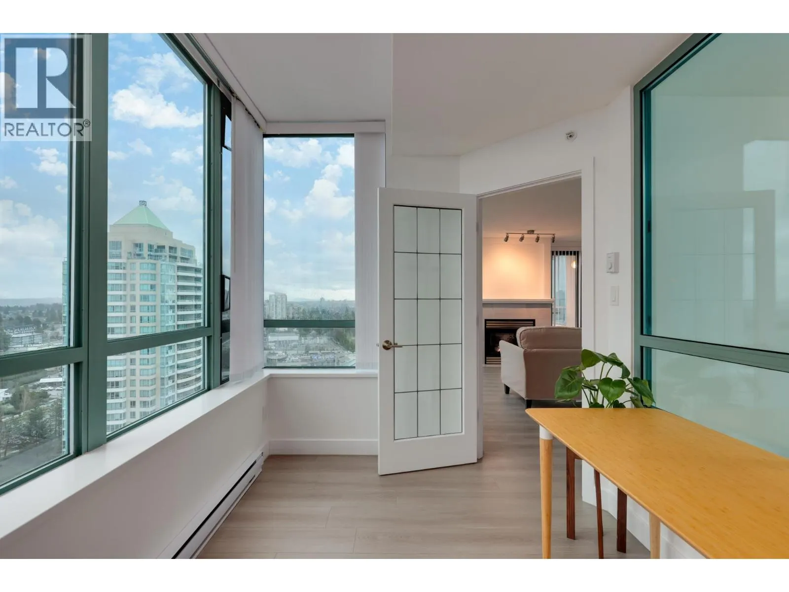 1803 6622 SOUTHOAKS CRESCENT