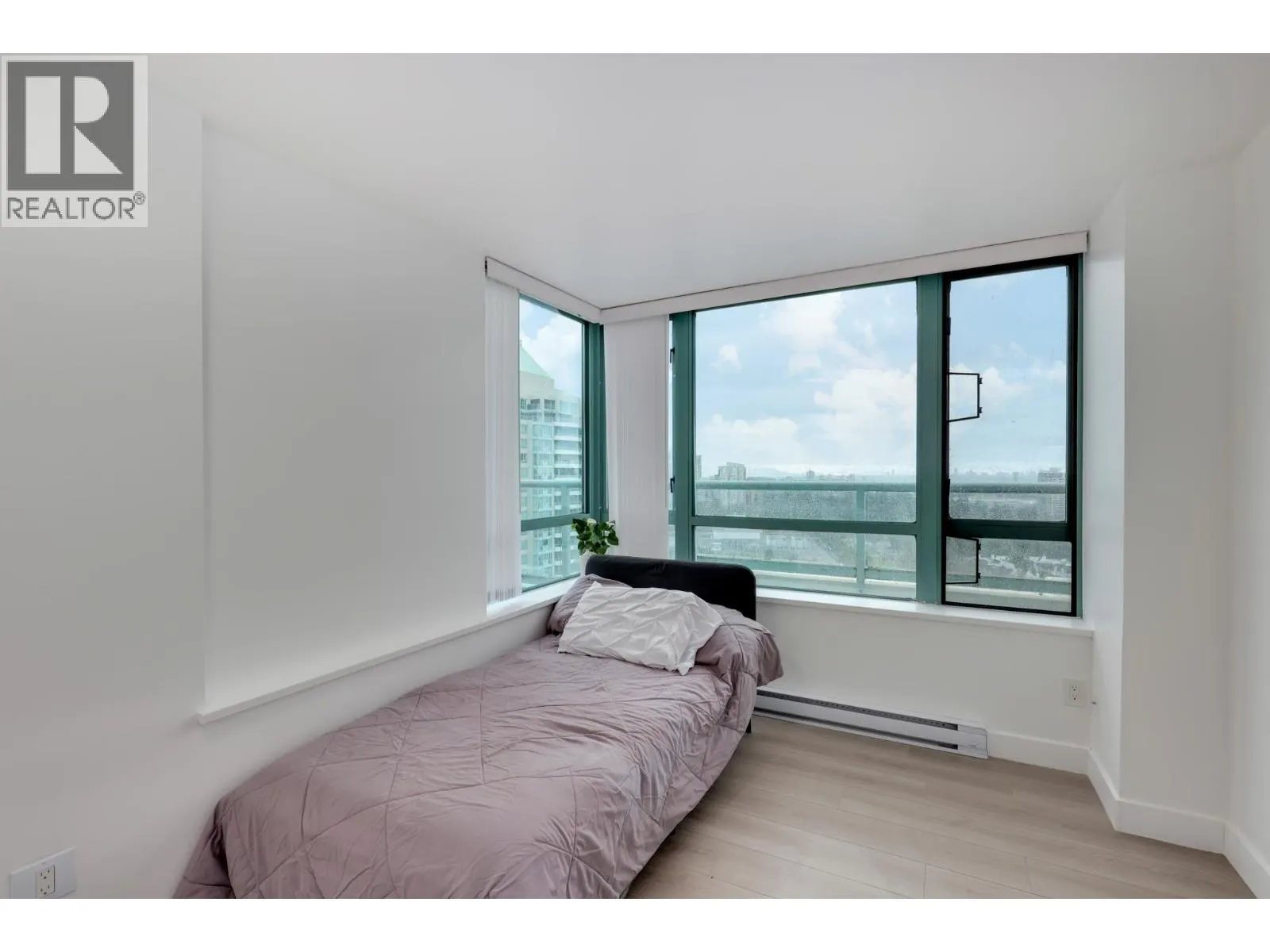 1803 6622 SOUTHOAKS CRESCENT