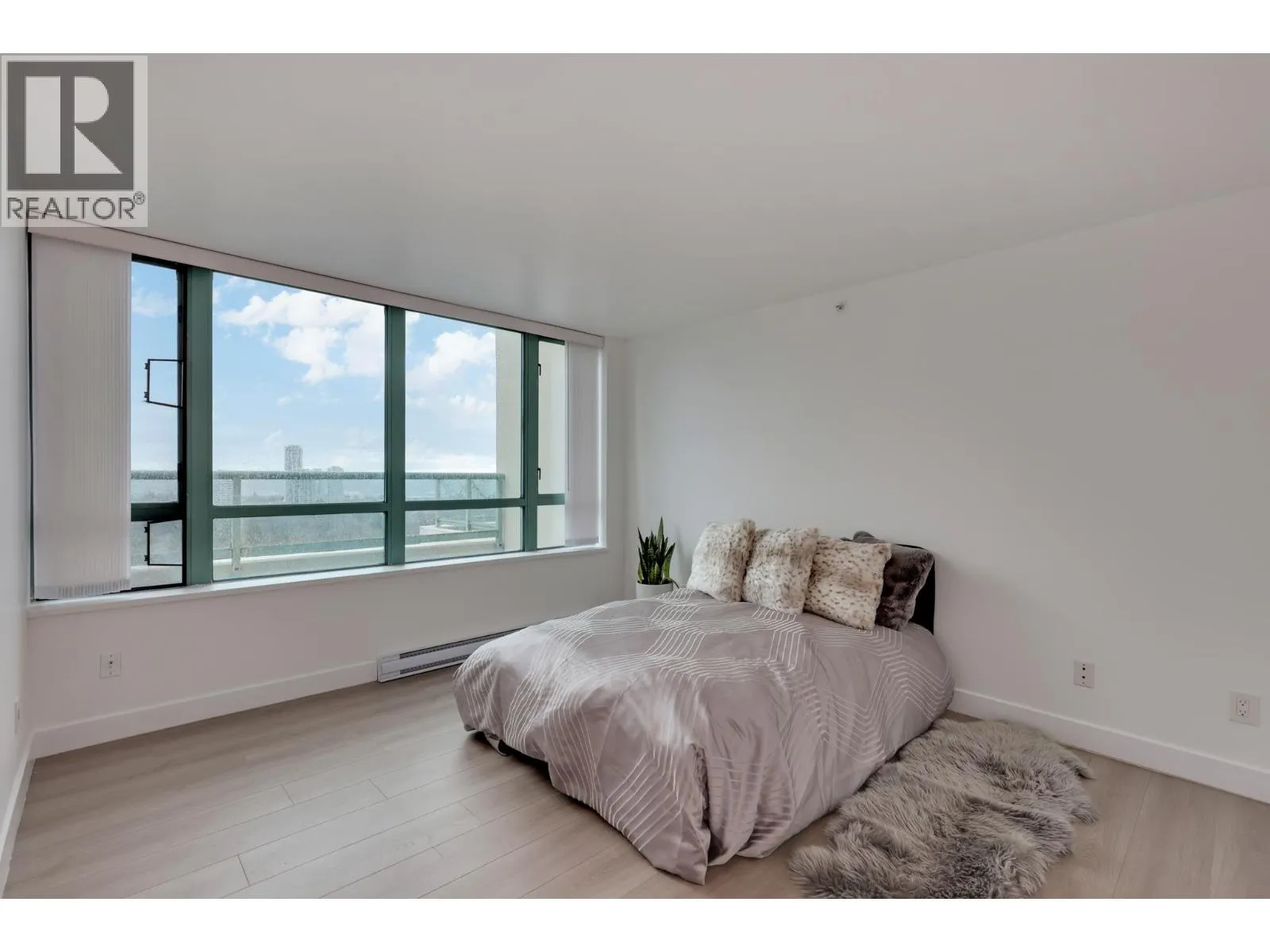 1803 6622 SOUTHOAKS CRESCENT