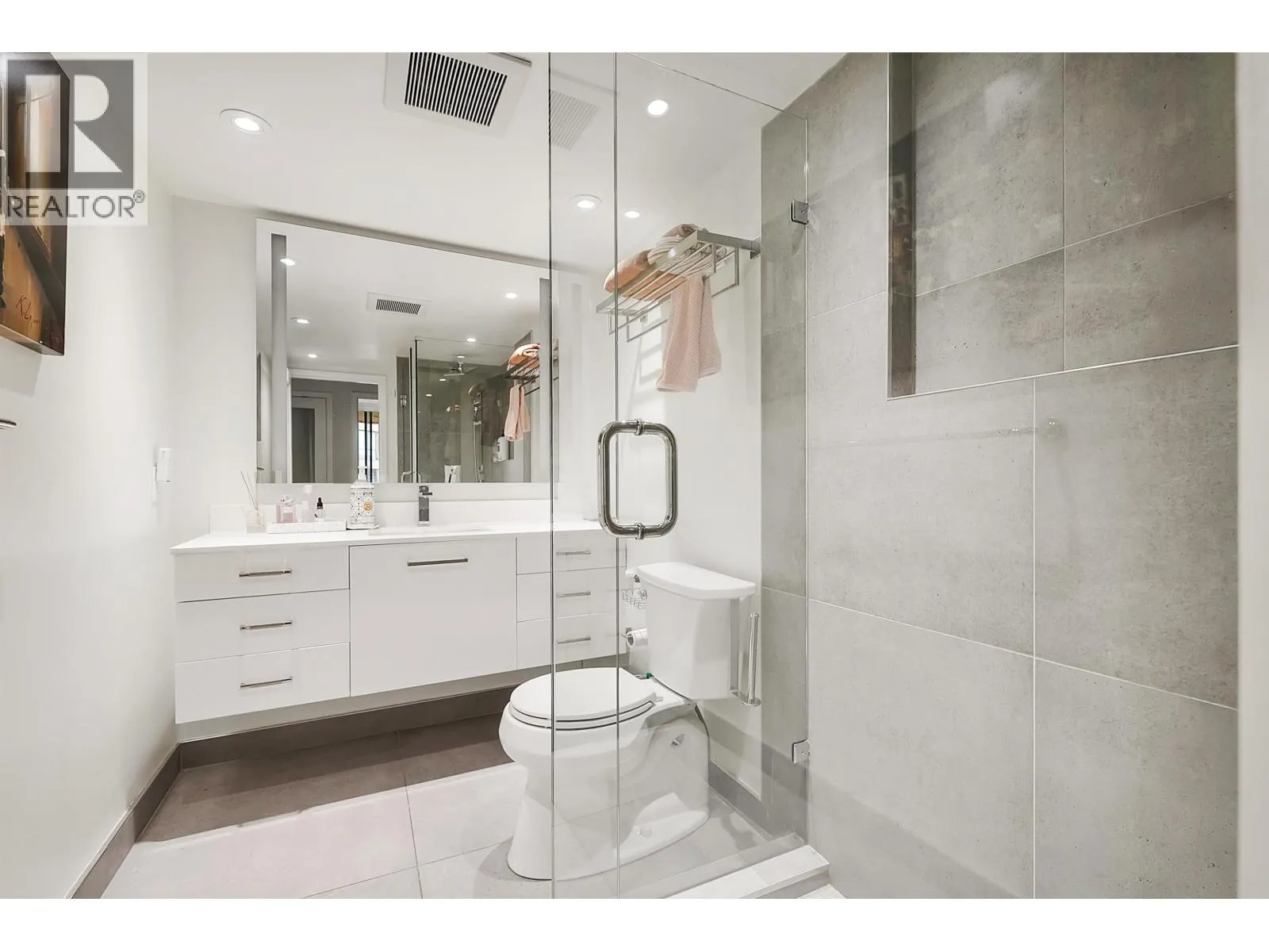 704 1450 PENNYFARTHING DRIVE