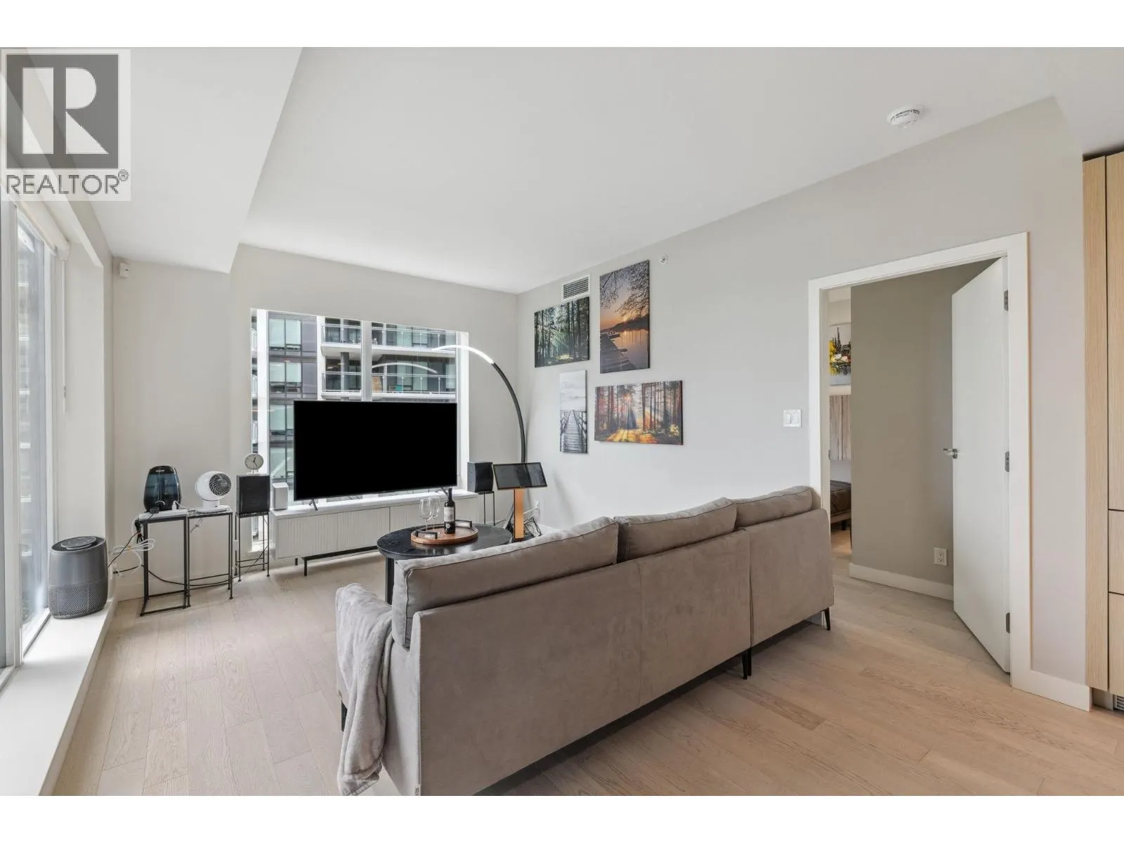 408 6811 PEARSON WAY