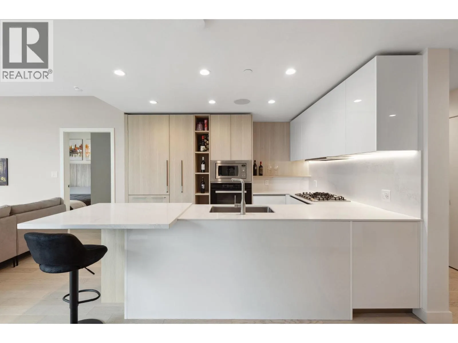 408 6811 PEARSON WAY