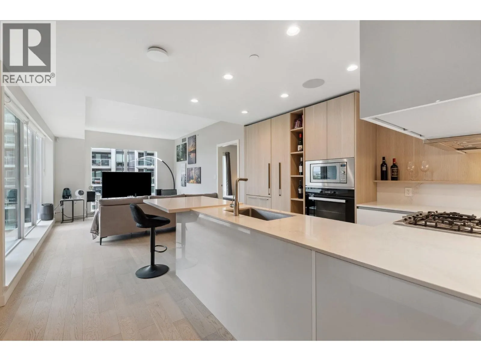 408 6811 PEARSON WAY