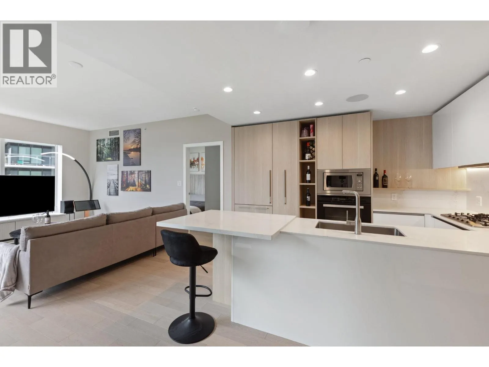 408 6811 PEARSON WAY