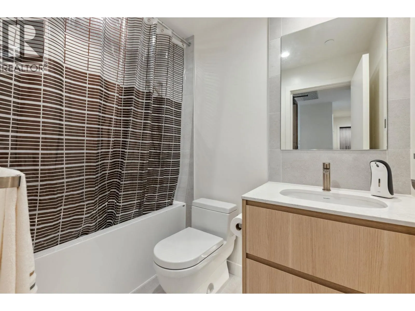 408 6811 PEARSON WAY