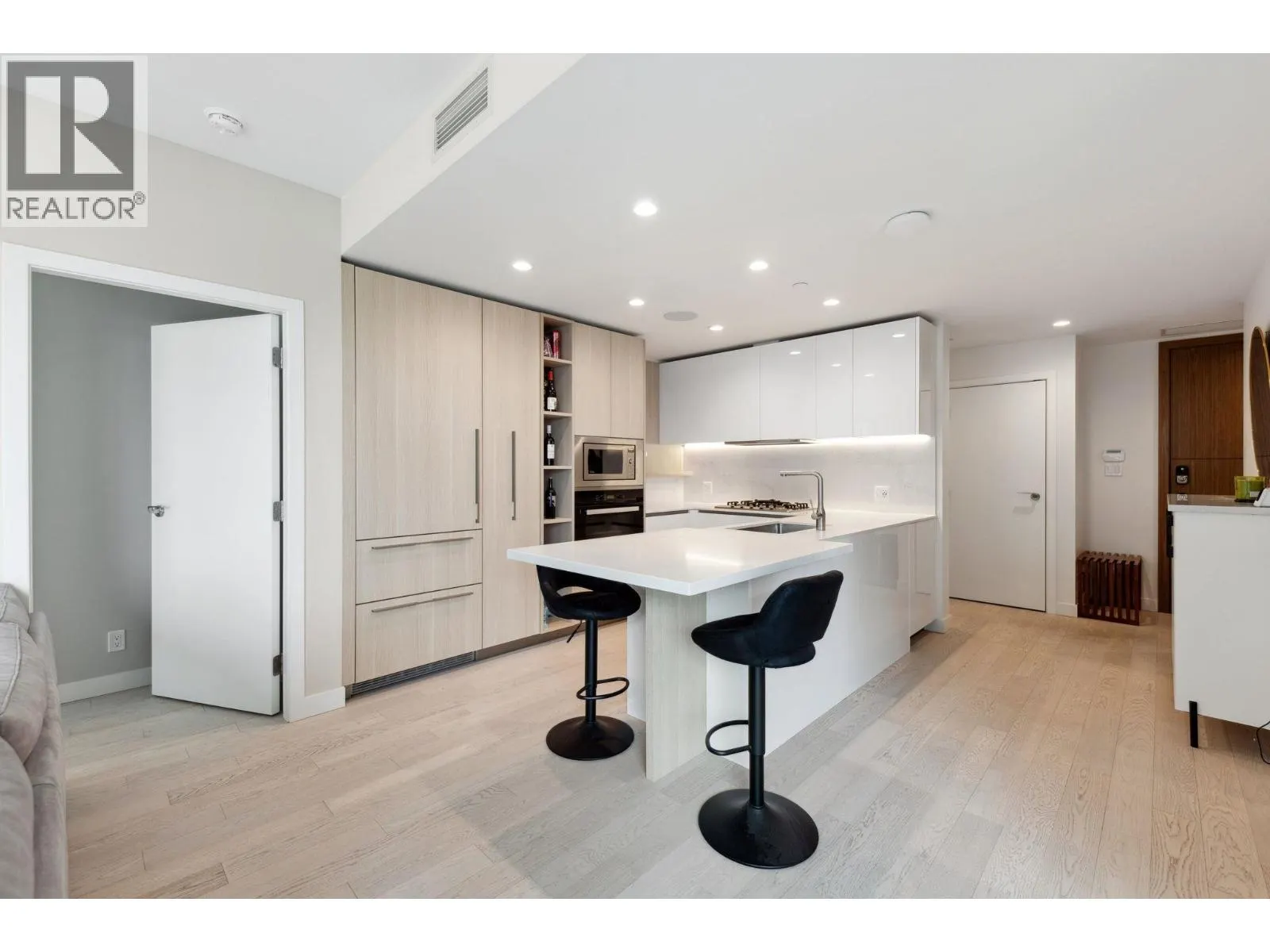 408 6811 PEARSON WAY