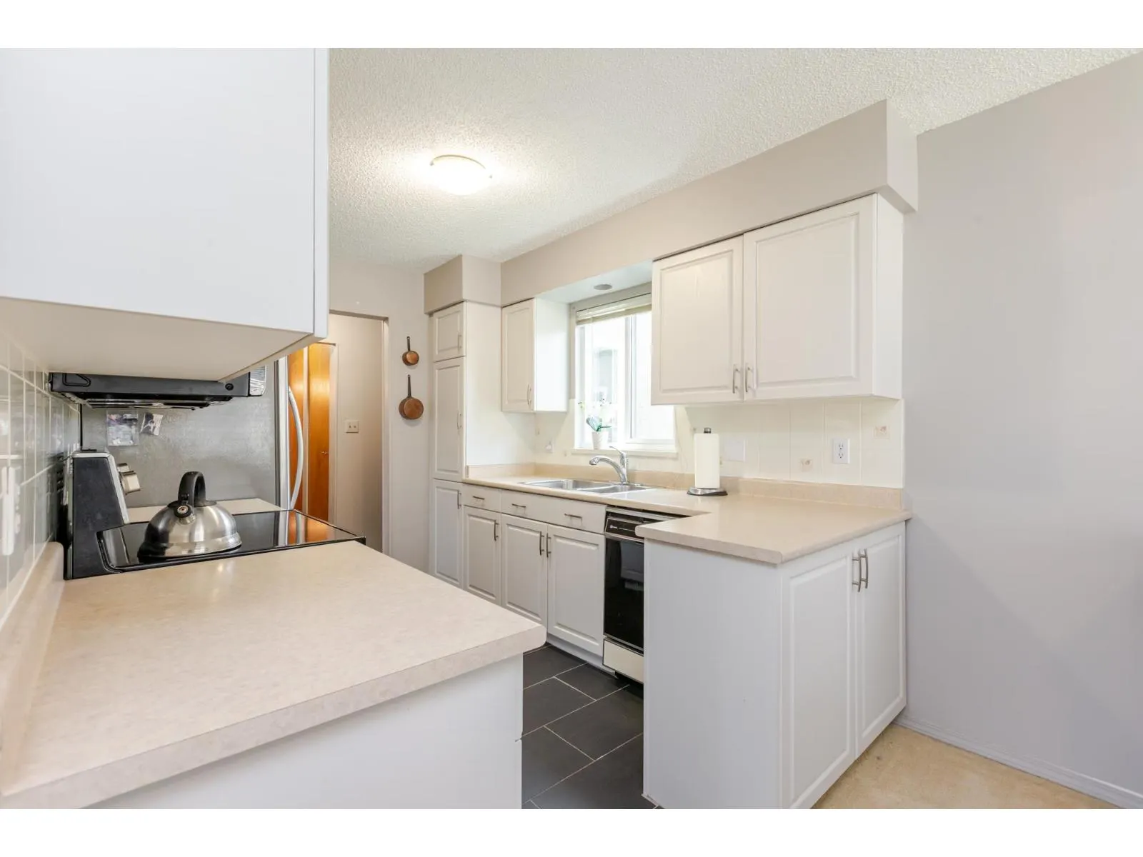 #304 1351 MARTIN STREET