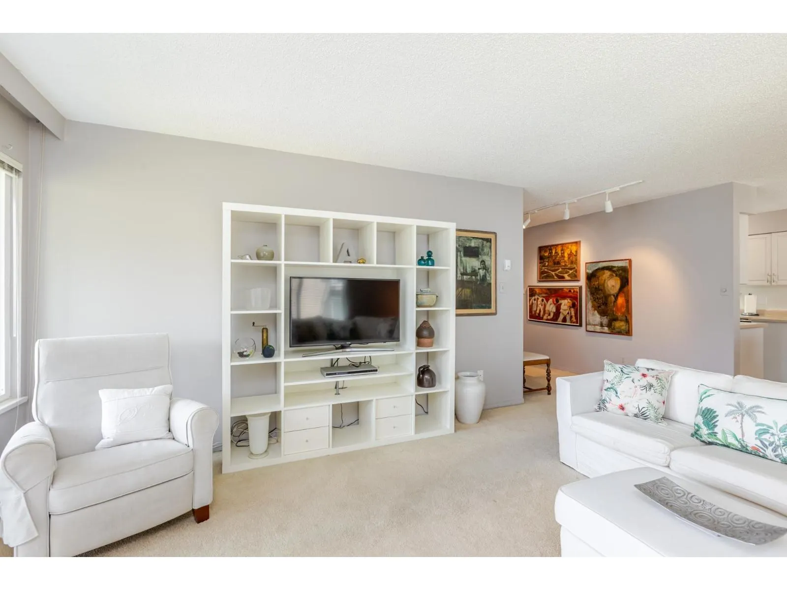 #304 1351 MARTIN STREET
