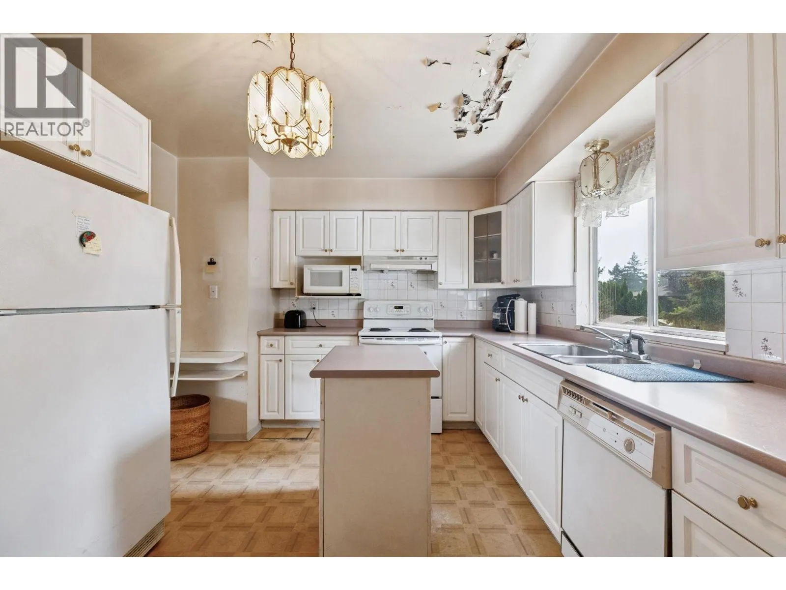 900 PORTER STREET