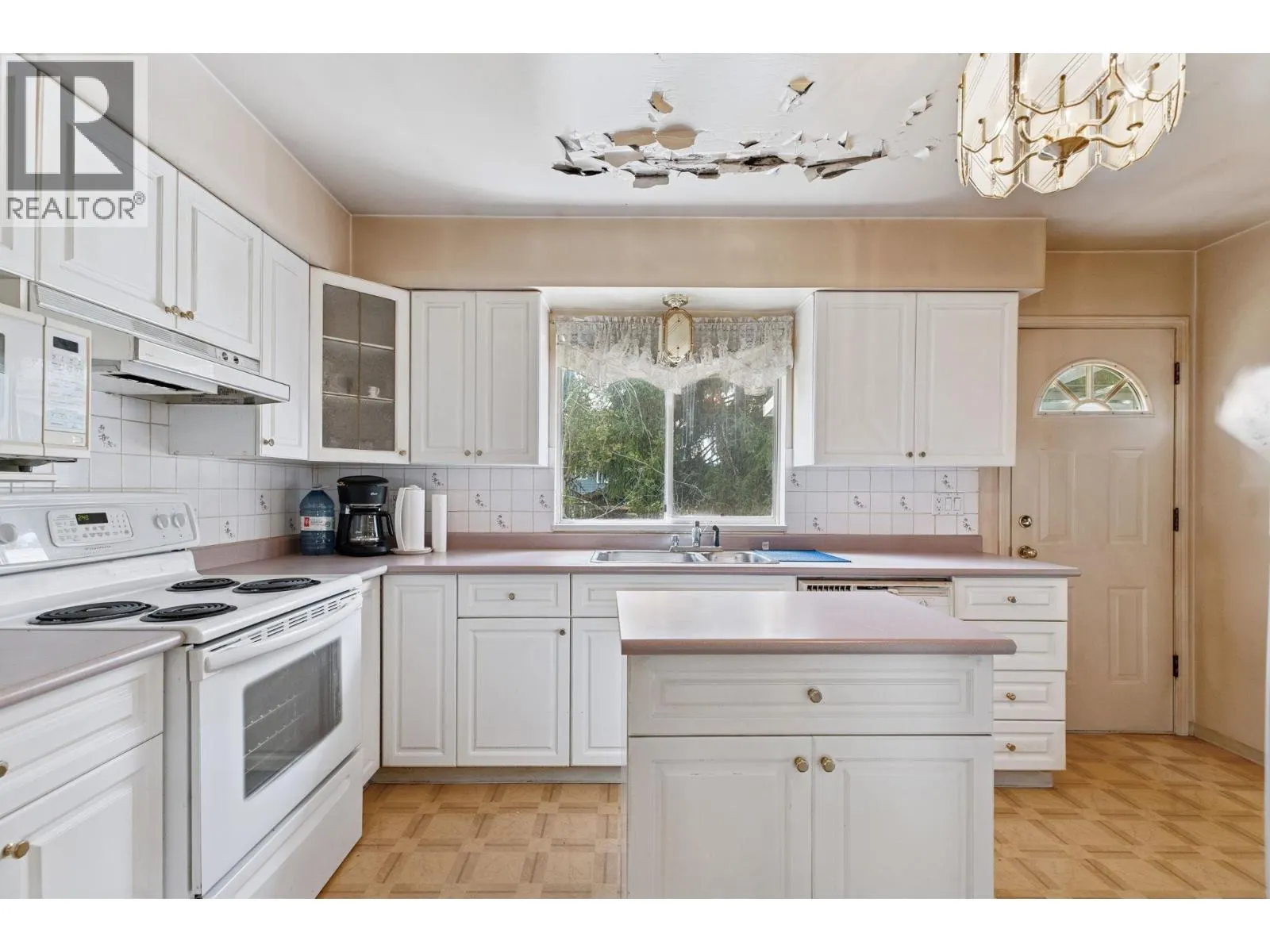 900 PORTER STREET