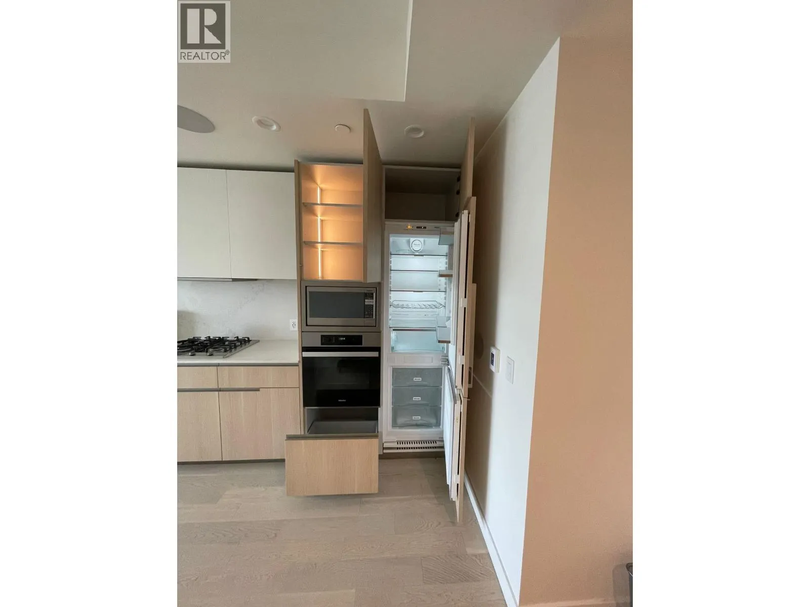 1005 6811 PEARSON WAY
