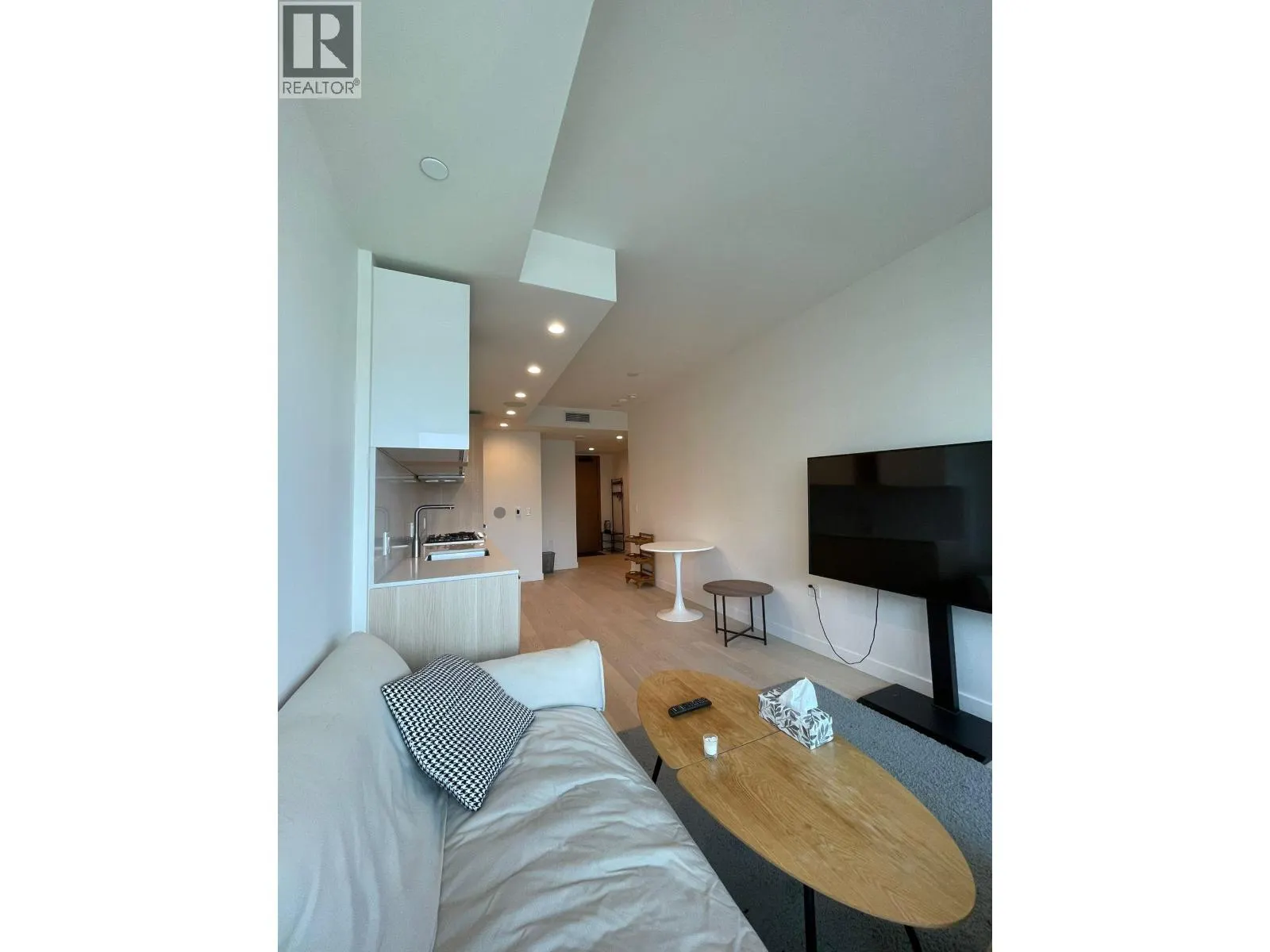 1005 6811 PEARSON WAY