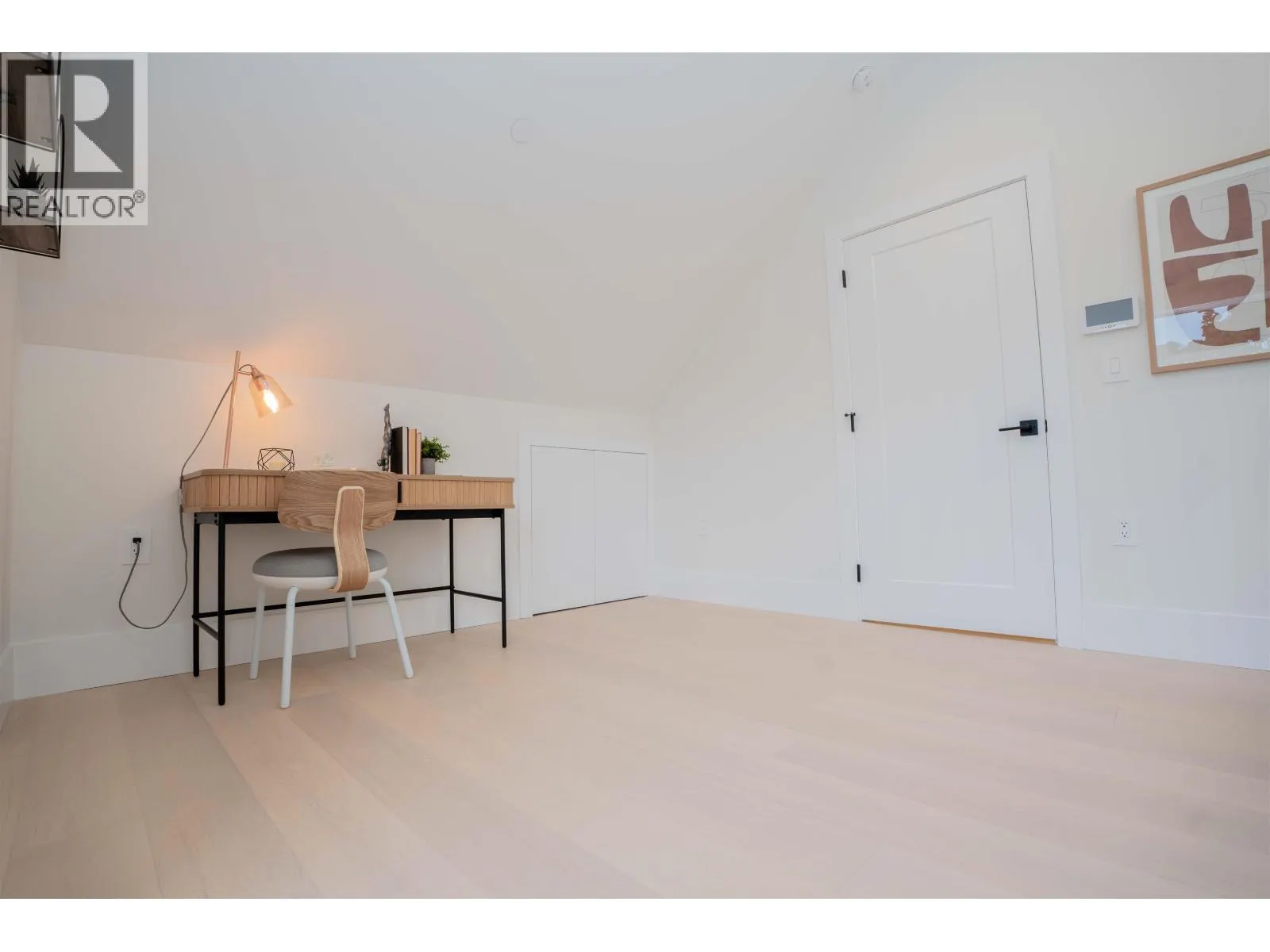 #1 2522 E 15TH AVENUE