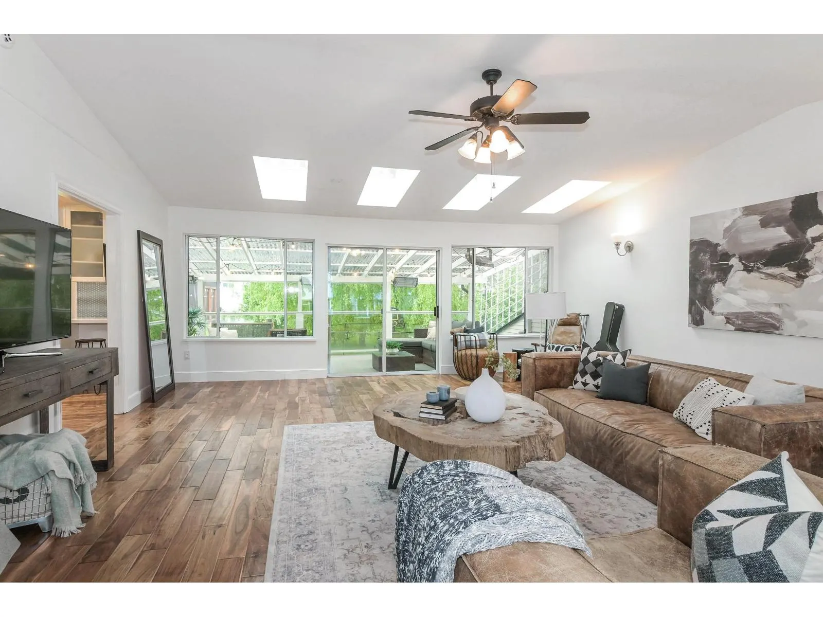 148 CLOVERMEADOW CRESCENT