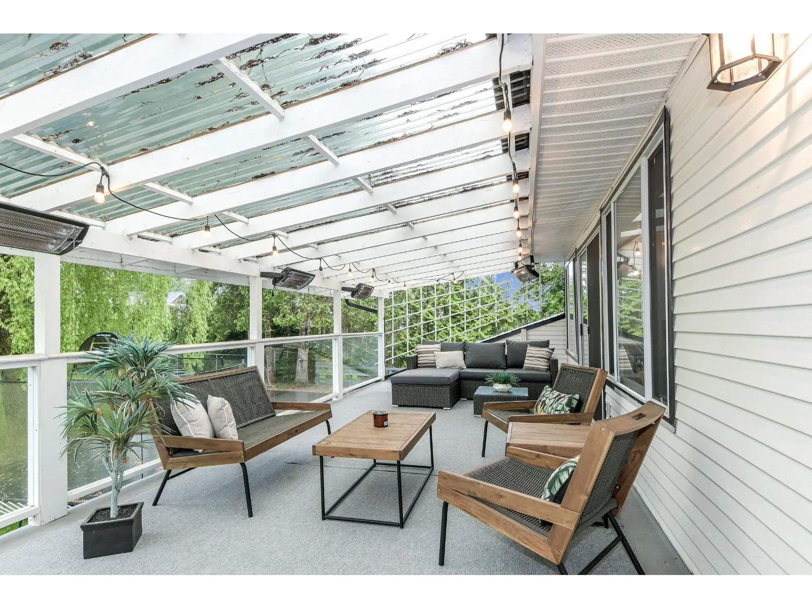 148 CLOVERMEADOW CRESCENT