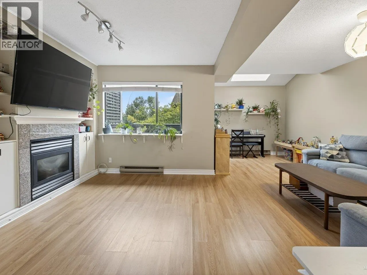 5805 MAYVIEW CIRCLE