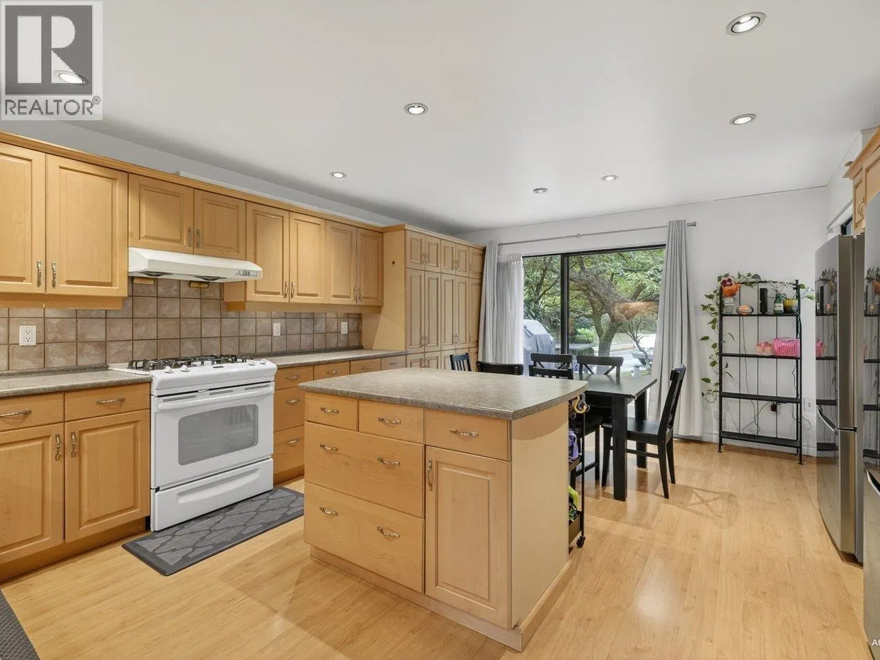 5805 MAYVIEW CIRCLE